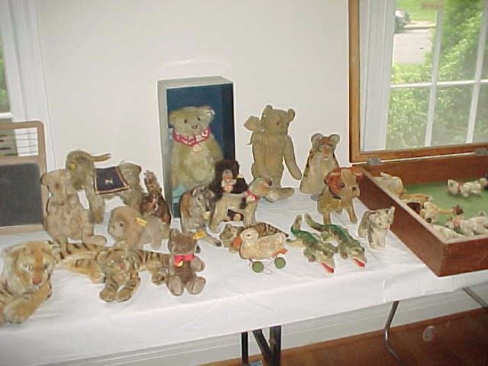 LARGE COLLECTION OF OLD STEIFF ANIMALS 
