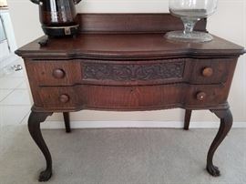 Antique wood sideboard with 2 drawers
