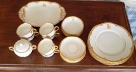 Gold trim scallop edge china from Hutschenreuther Gelb Bavaria
