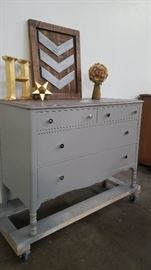 4 drawer Chest with beachy top