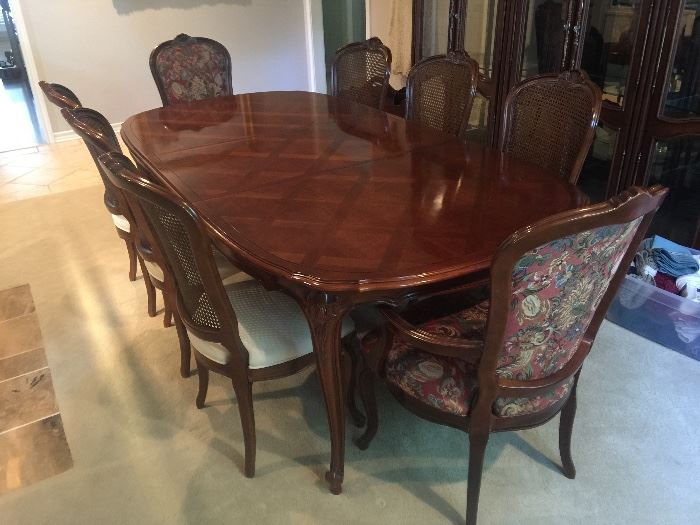 Lovely Parquet top dining table with 6 Country French chairs and 2 arm chairs, 3 leaves. Not a scratch on this. Gorgeous!!!