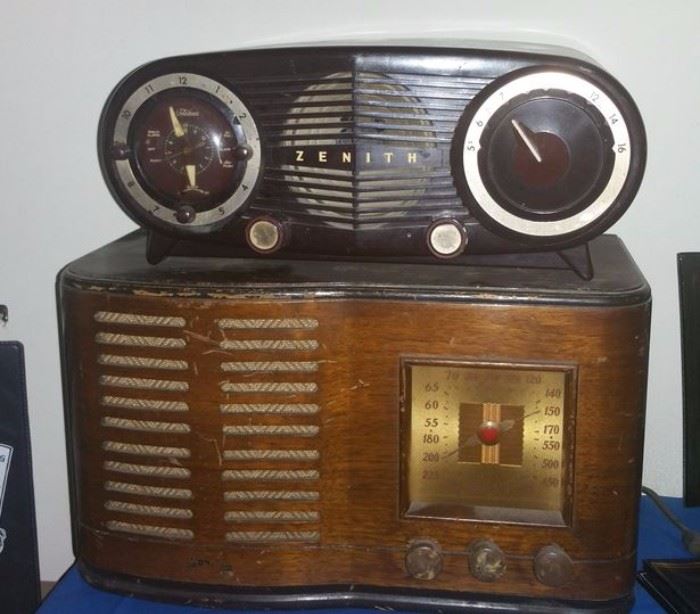 Zenith "Owl" radio. Sonora curvy Wood radio