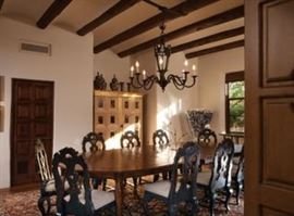 Dining table that can seat 4-12