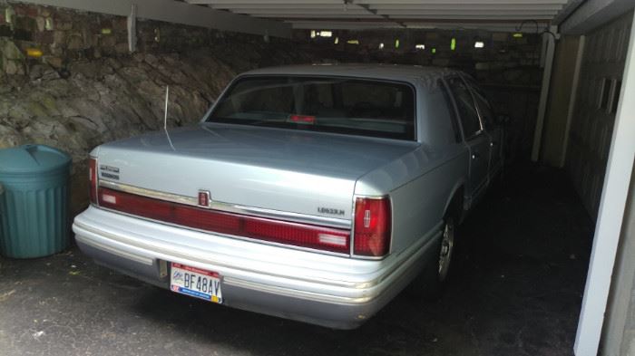 1993 Lincoln Town Car Cartier Edition!  158K miles, runs like a dang dream!  Come and check it out!