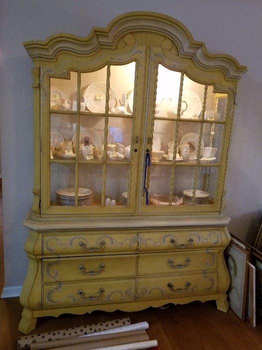 Gorgous french style cabinet, many uses, books, decorative items. Cabinet is really a pale yellow not as bright as picture shows