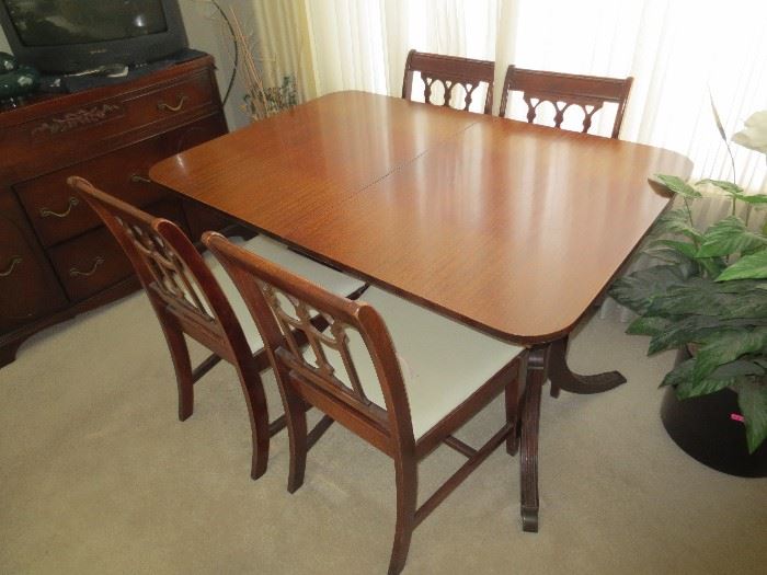 Duncan Phyfe style Dining Table