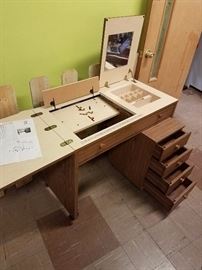 Sewing table expanded. Still have the instructions.