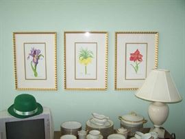 SET OF FLORAL PRINTS, LAMP & MORE
