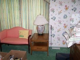 ONE OF A PAIR OF DREXEL LAMP TABLES AND ONE OF A PAIR OF POTTERY LAMPS