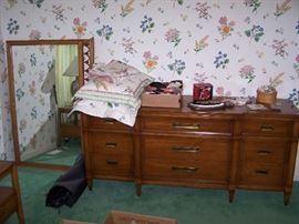 DREXEL DRESSER/ MIRROR AND SMALLS