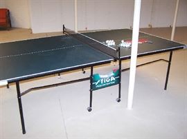 PING-PONG TABLE