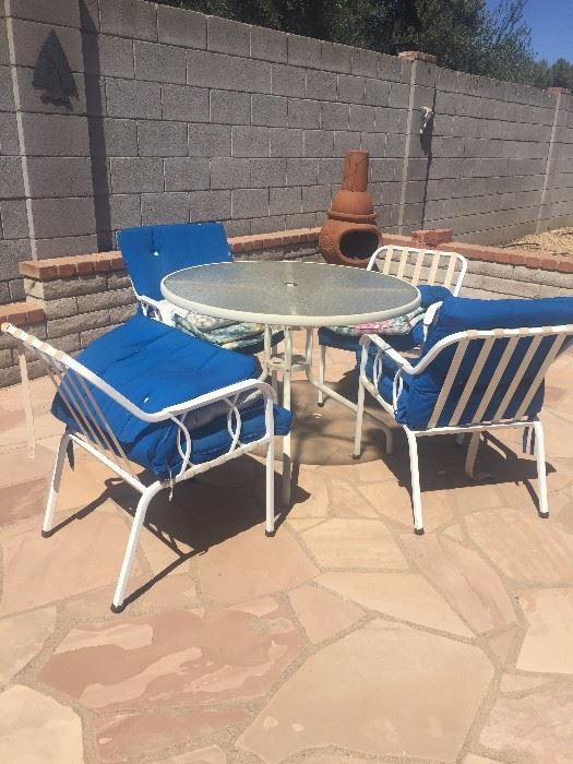 Outdoor table and 4 chairs (no umbrella)