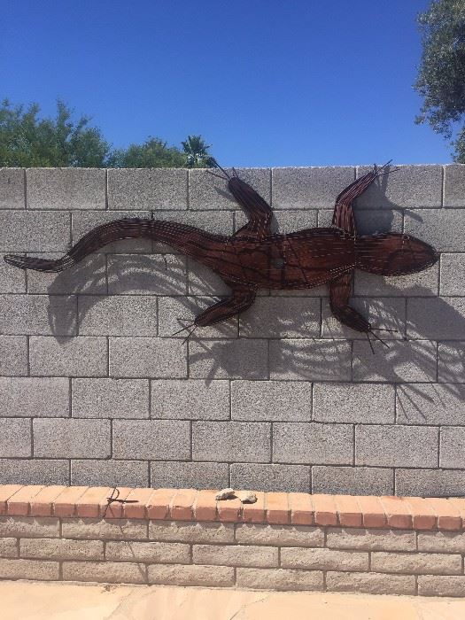 Large 7' metal art lizard 