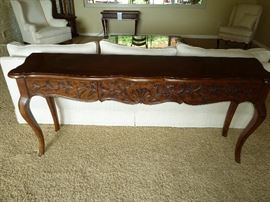 The beautiful Sofa table that is really nice