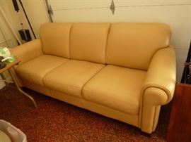 Leather couch in great condition (really nice)