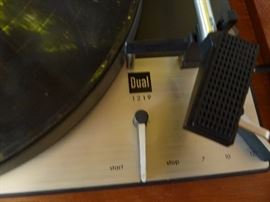 Here is a close up of the turn table, can't get it to work,I think it needs new belts as it has been stored for many years.