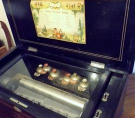 UNIQUE RARE LARGE ANTIQUE SWISS MUSIC BOX MAGNIFICENT WORKING CONDITION