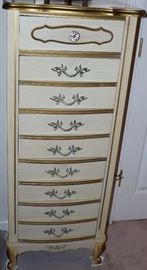 BEAUTIFUL VINTAGE FRENCH PROVINCIAL TALL DRESSER WITH 9 DRAWERS