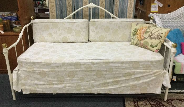 daybed w/trundle & slip covers