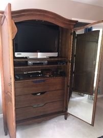 LARGE WOODEN WARDROBE WITH DRAWERS 