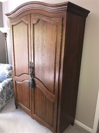 LARGE WOODEN WARDROBE WITH DRAWERS 