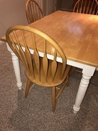 KITCHEN TABLE-BLONDE WOOD WITH WHITE LEGS AND 4 CHAIRS