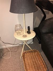 CREAM FLOOR LAMP WITH TABLE