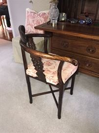 ANTIQUE CORNER CHAIR 
