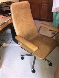 MID-CENTURY MODERN LEATHER OFFICE CHAIR