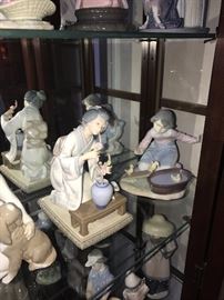 LARGE COLLECTION OF LLADRO FIGURINES