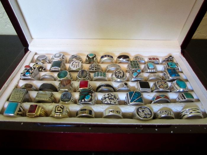 Collection of gold / silver rings
