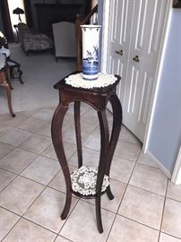 TALL CHERRY WOOD TABLE WITH CURVED LEGS