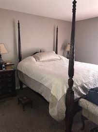 LIMITED EDITION MAHOGANY KING COCHRAN BED BY HOOD FURNITURE MFG