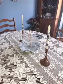 LEOPOLD STICKLEY DINING TABLE AND CHAIRS