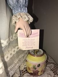 LARGE COLLECTION OF DOLLS