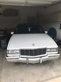 1993 CADILLAC FLEETWOOD 4 DOOR SEDAN-NEEDS REPAIRS TRANSMISSION IS SLIPPING