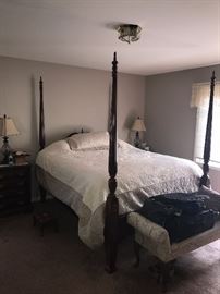 LIMITED EDITION MAHOGANY KING COCHRAN BED BY HOOD FURNITURE MFG