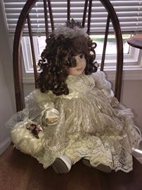 LARGE COLLECTION OF DOLLS