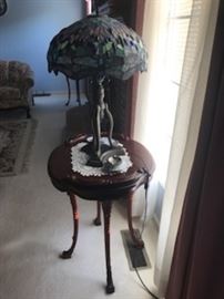 STAINED GLASS TIFFANY STYLE LAMPS