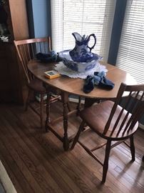 LEOPOLD STICKLEY DROP-LEAF TABLE