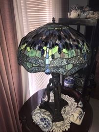 STAINED GLASS TIFFANY STYLE LAMPS