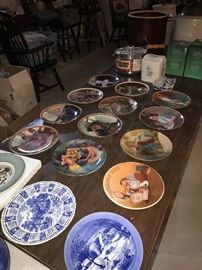 LOTS AND LOTS OF COLLECTIBLE PLATES