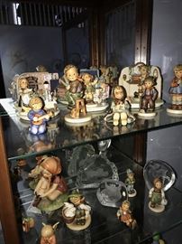 WATERFORD CRYSTAL / CRISTAL D'ARQUES / ANTIQUE CRYSTAL / BEAUTIFUL COLLECTION OF HUMMELS