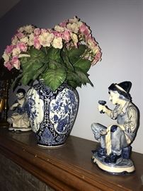 BEAUTIFUL COLLECTION OF DELFT BLUE FIGURINES AND VASE