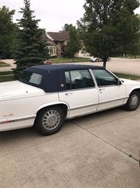 1993 CADILLAC FLEETWOOD 4 DOOR SEDAN-NEEDS REPAIRS TRANSMISSION IS SLIPPING