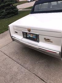 1993 CADILLAC FLEETWOOD 4 DOOR SEDAN-NEEDS REPAIRS TRANSMISSION IS SLIPPING