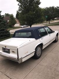 1993 CADILLAC FLEETWOOD 4 DOOR SEDAN-NEEDS REPAIRS TRANSMISSION IS SLIPPING