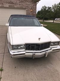 1993 CADILLAC FLEETWOOD 4 DOOR SEDAN-NEEDS REPAIRS TRANSMISSION IS SLIPPING