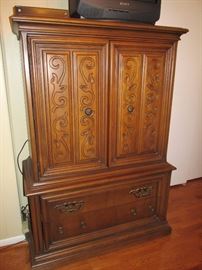 SOLID WOOD WARDROBE WITH DRAWERS