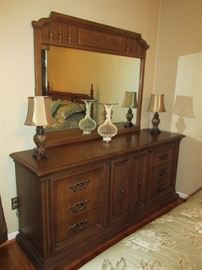 SOLID WOOD DRESSER WITH MANY DRAWERS AND MIRROR
